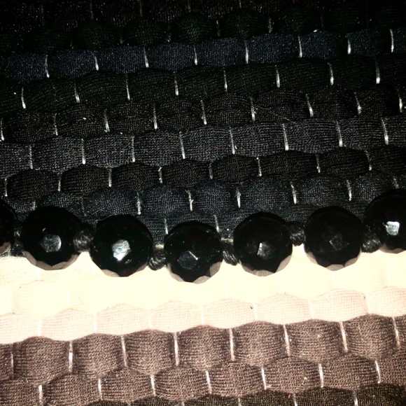 Black beaded necklace - Picture 2 of 3